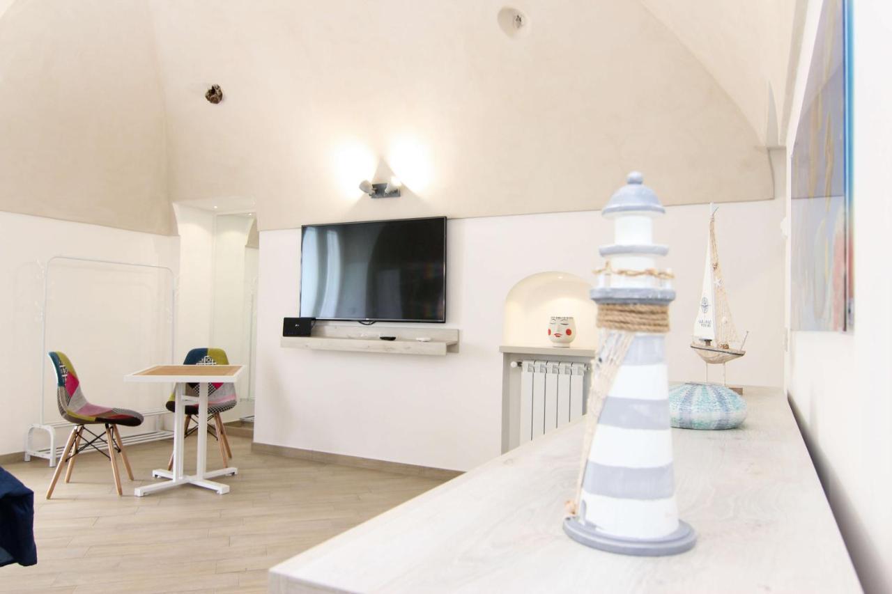 Four White Apartments アジェーロラ エクステリア 写真