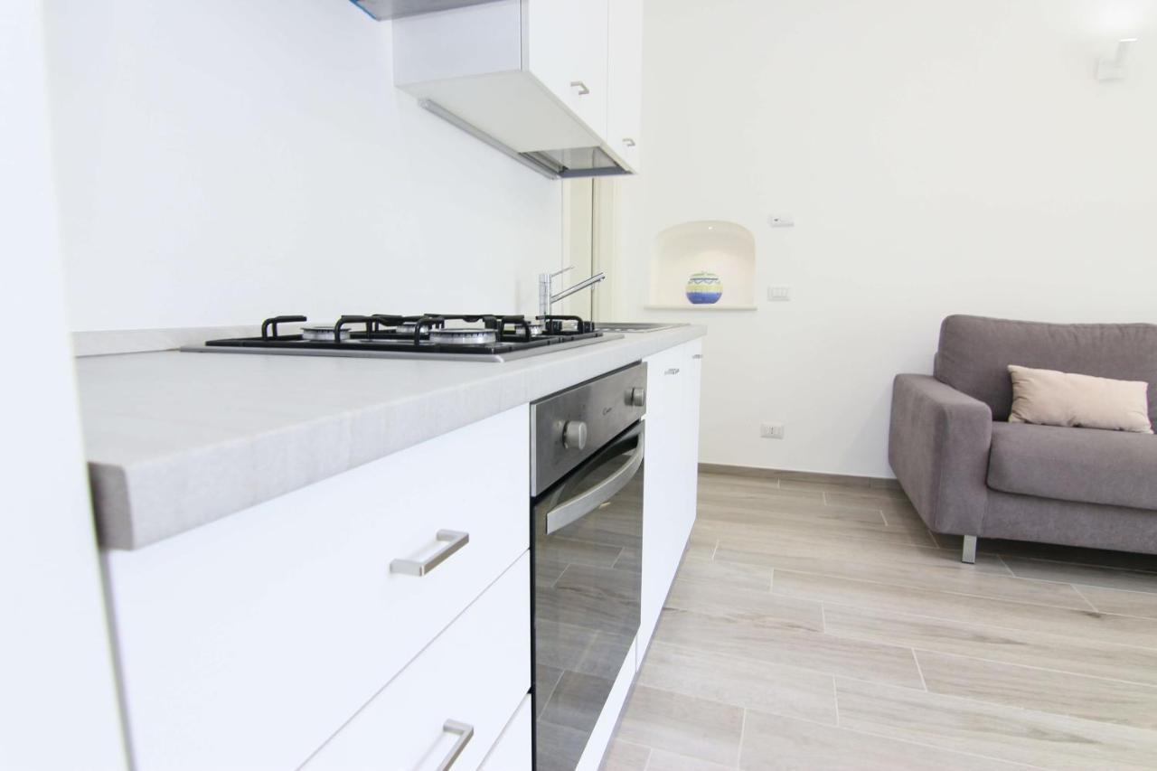 Four White Apartments アジェーロラ エクステリア 写真