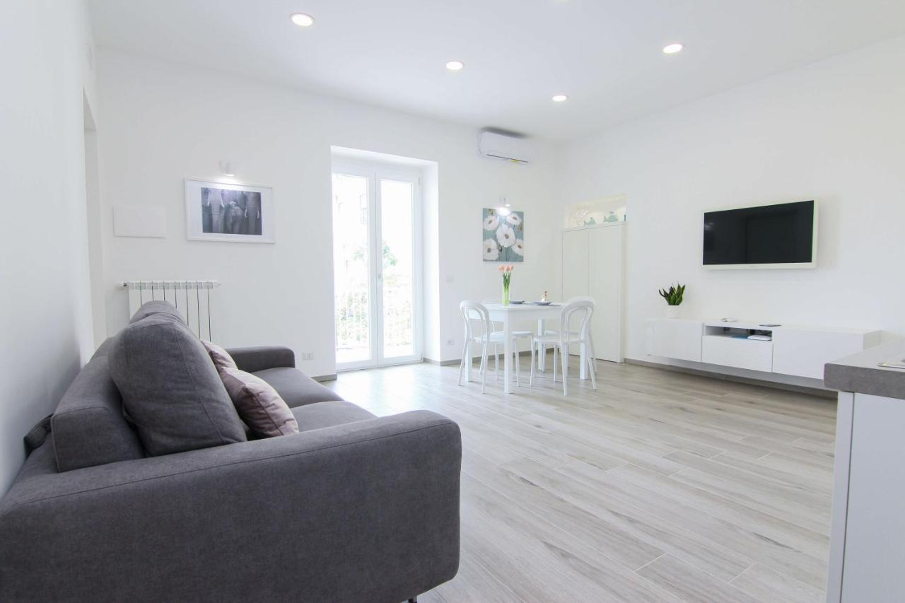Four White Apartments アジェーロラ エクステリア 写真