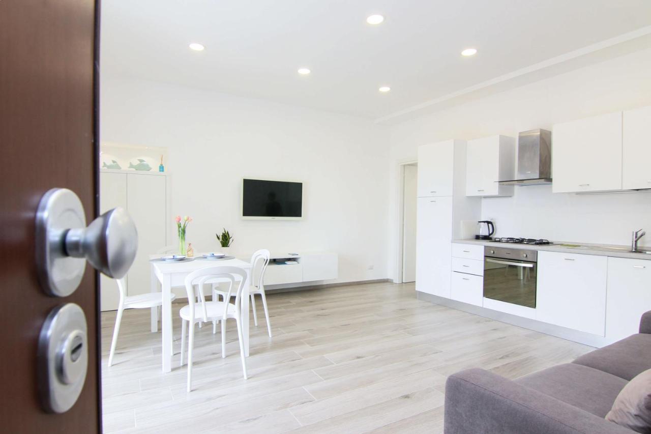 Four White Apartments アジェーロラ エクステリア 写真