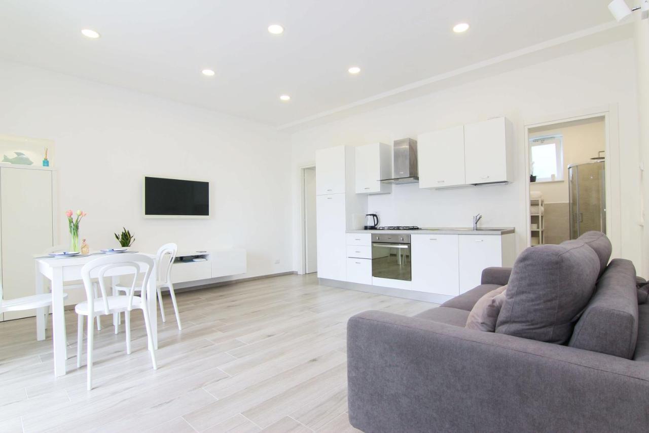 Four White Apartments アジェーロラ エクステリア 写真