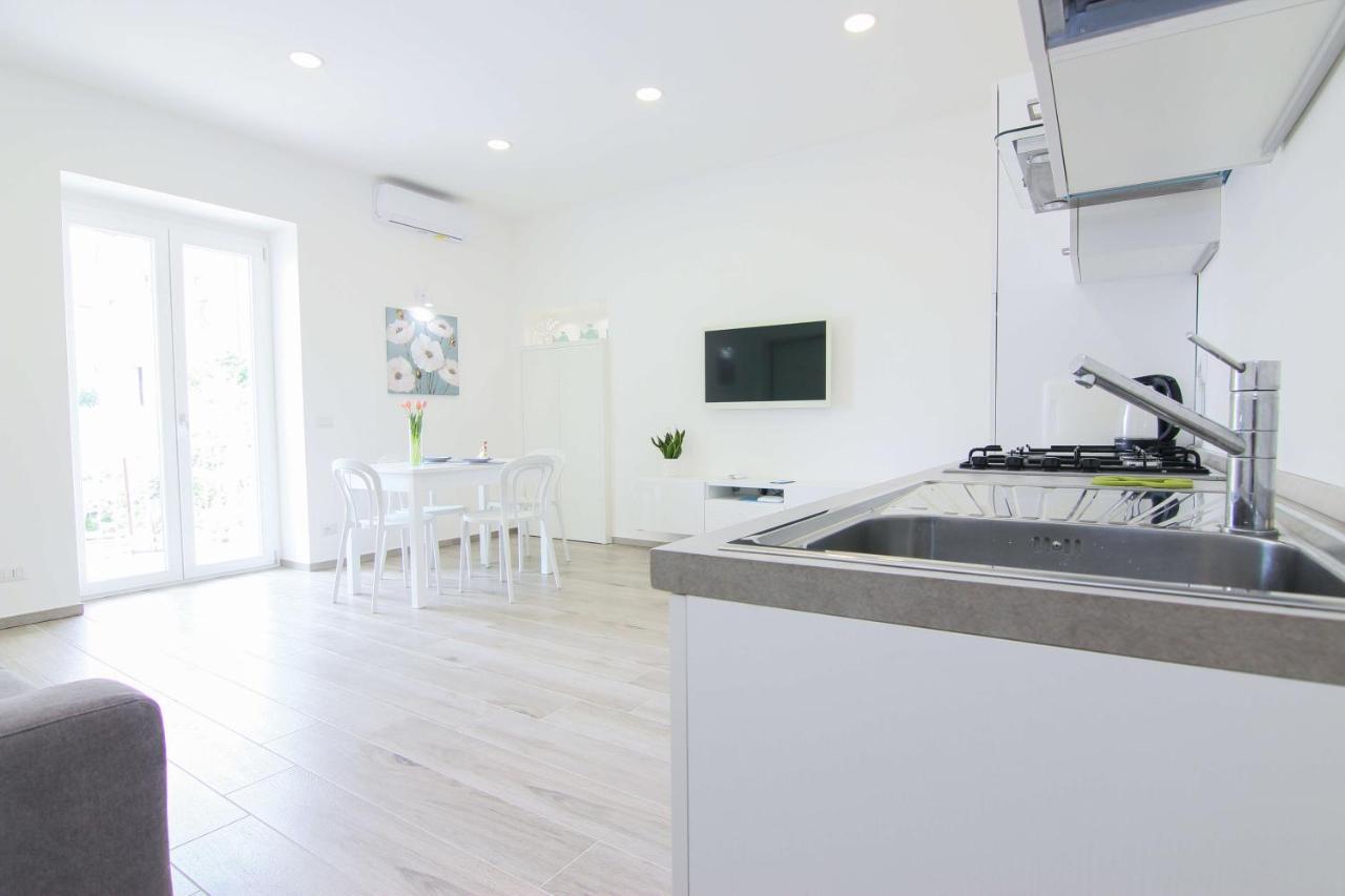 Four White Apartments アジェーロラ エクステリア 写真