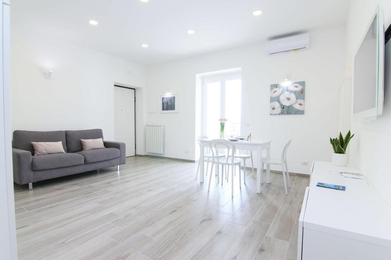 Four White Apartments アジェーロラ エクステリア 写真