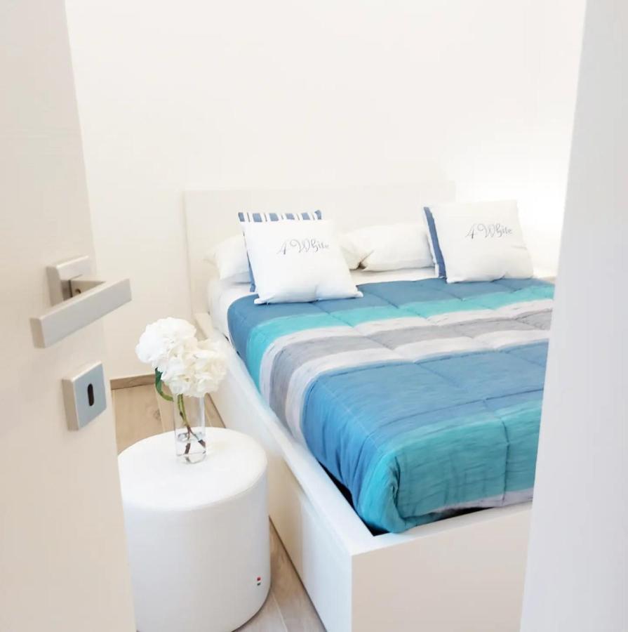 Four White Apartments アジェーロラ エクステリア 写真